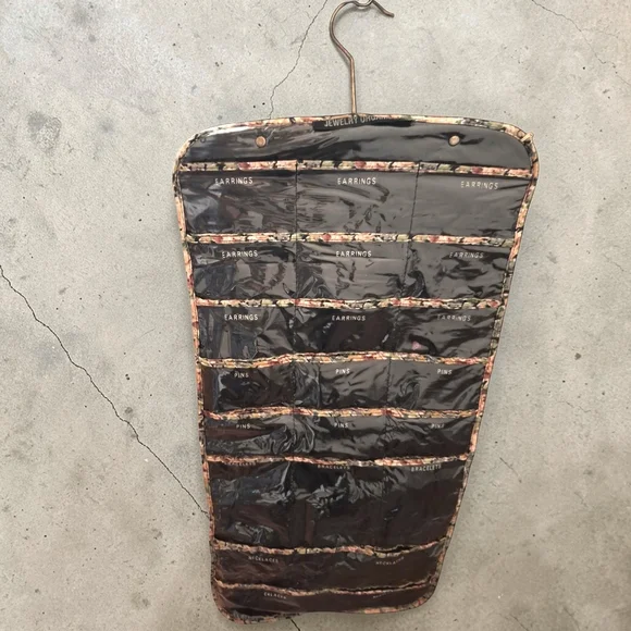 ANTIQUE BROCHES, NECKLACES, EARINGS, BRACELETS & NECKLACE PENDENTS☺️ - Picture 9 of 15